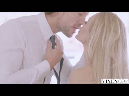 nicole aniston changing her lingerie