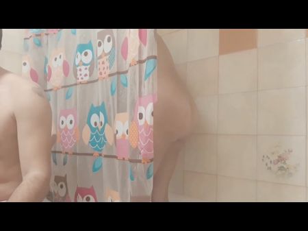 el hombre se dejo meter los dedos y chuparse el culo despues de follar con la mujer