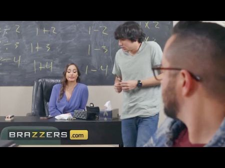cam girl flashes tits without getting caught by mom