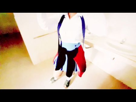 colegiala en el lavadero