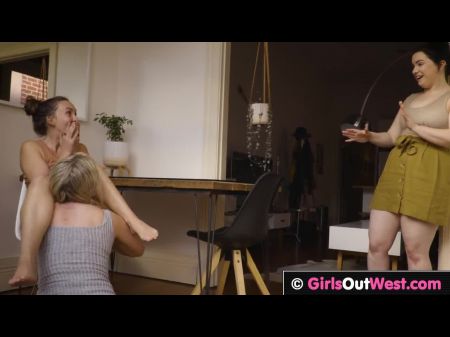 girls out westfisting pussy