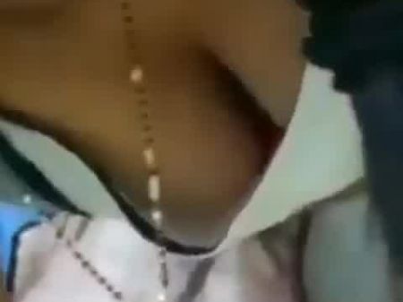 Mallu aunty showing boobs