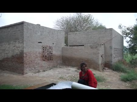 inidan girl bathing