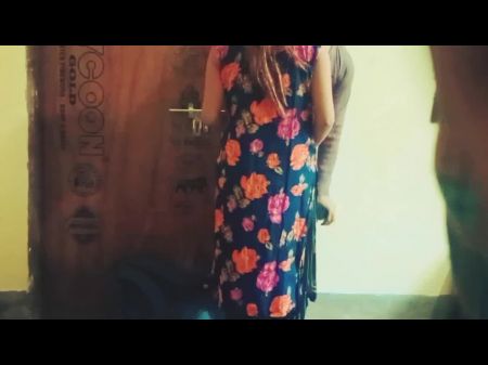 girl akeli kapde utari hue