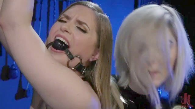 greedy latex slut dresden gives up her holes to ella hollywood